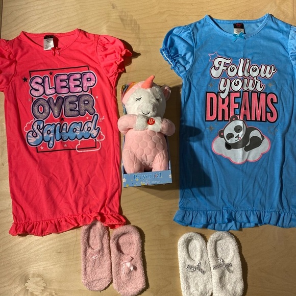 Girl’s Pajama Bundle with Plush size 8 (HU) - Picture 10 of 13